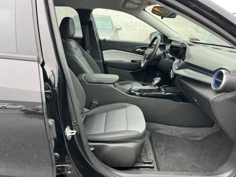 Used 2025 Chevrolet Trax LT w/ LT Convenience Package image 26