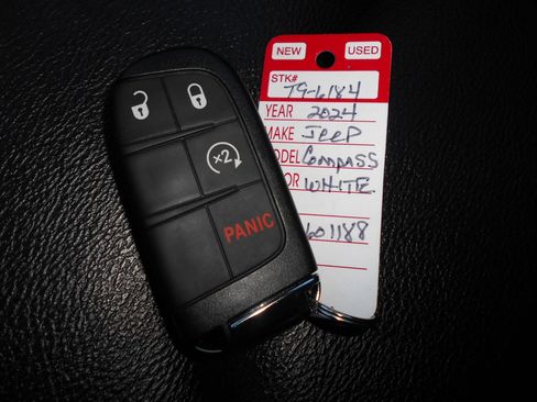 Certified 2024 Jeep Compass Latitude image 9