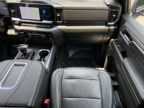 Used 2022 Chevrolet Silverado 1500 LTZ AWD/4WD image 17