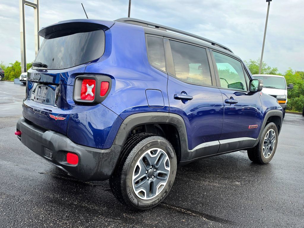 Used 2017 Jeep Renegade Trailhawk w/ Premium Trailhawk Package AWD/4WD image 8