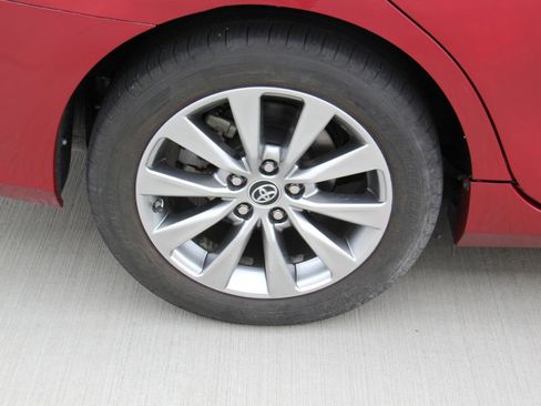 Used 2017 Toyota Camry XLE w/ Moonroof Package image 31