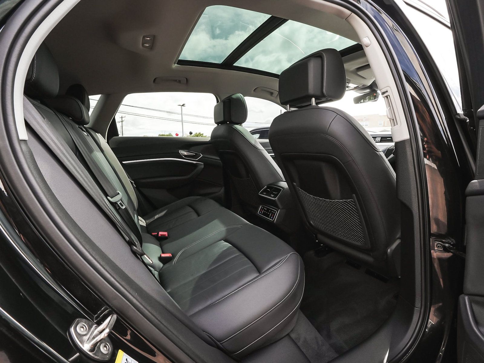Used 2024 Audi Q8 e-tron Premium AWD/4WD image 36