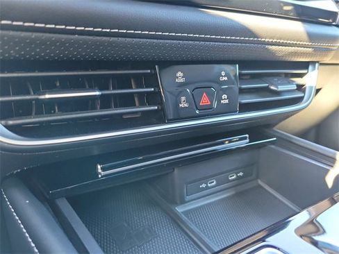 Certified 2024 Volkswagen Atlas Cross Sport SE w/ Panoramic Sunroof Package image 28