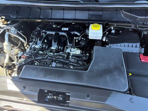 Used 2025 Nissan Pathfinder SL w/ Black Appearance Package FWD image 9