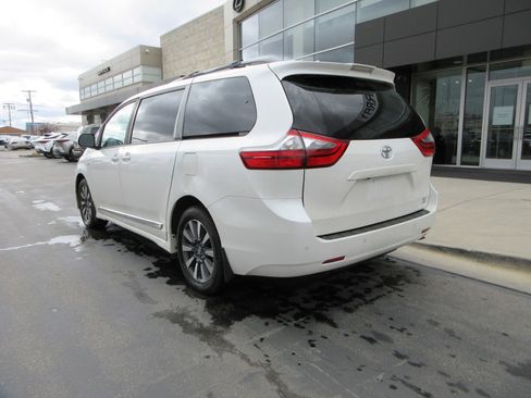 Used 2020 Toyota Sienna XLE Premium image 7