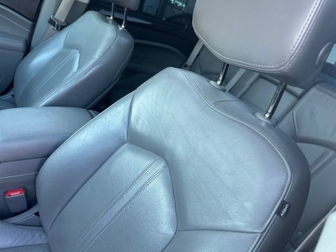 Used 2010 Cadillac SRX Luxury AWD/4WD image 4