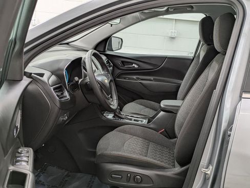 Used 2024 Chevrolet Equinox LT image 3