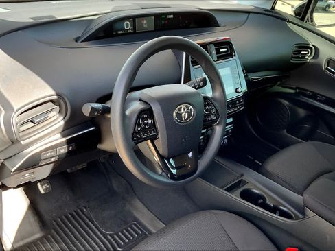 Used 2020 Toyota Prius LE FWD image 17