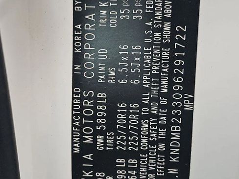 Used 2009 Kia Sedona LX image 22