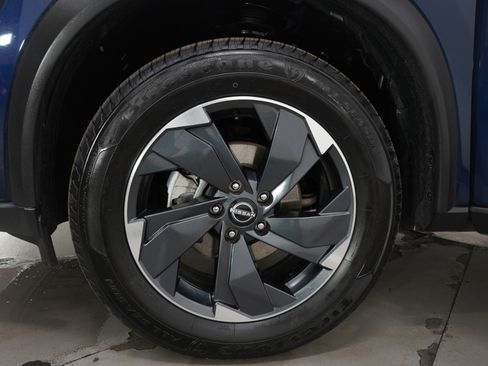 Used 2025 Nissan Rogue SV image 32