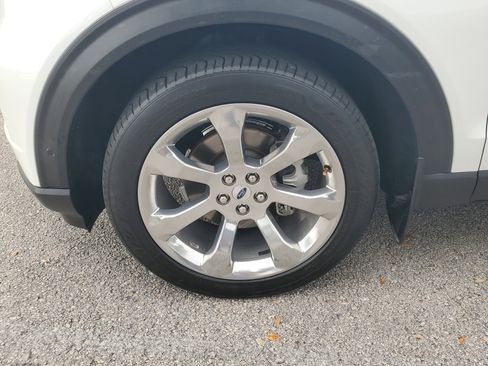 Used 2020 Ford Explorer Platinum w/ Premium Technology Package image 5