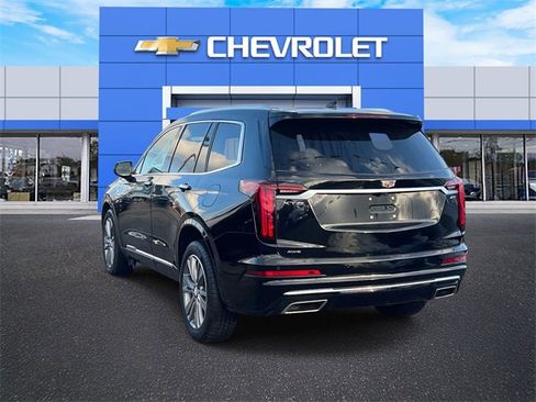 Used 2025 Cadillac XT6 Premium Luxury image 6