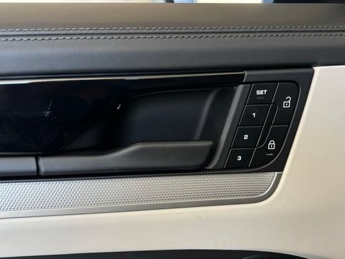 Used 2025 Porsche Cayenne S AWD/4WD image 31