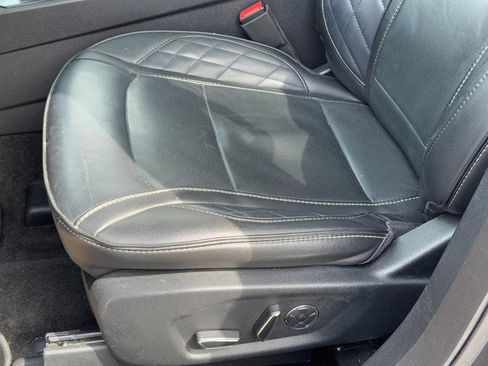 Used 2018 Ford Explorer Platinum image 25