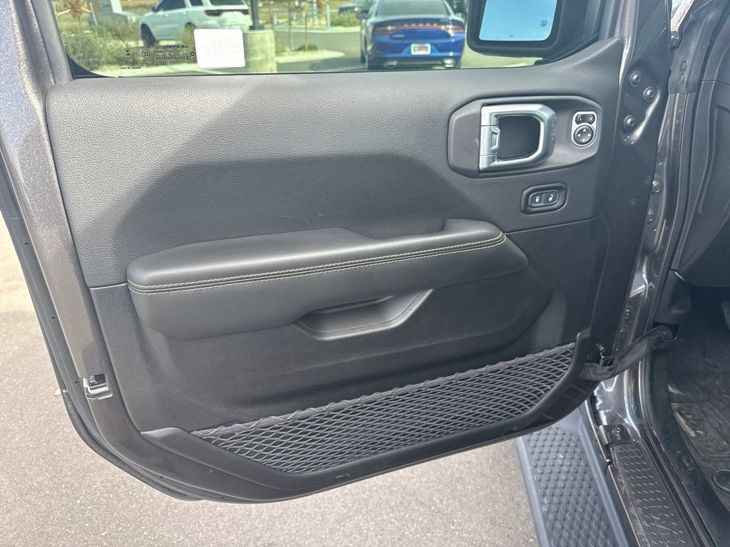 Used 2024 Jeep Wrangler Unlimited Sahara AWD/4WD image 13