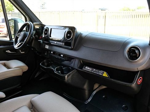 Used 2020 Mercedes-Benz Sprinter 3500 image 8