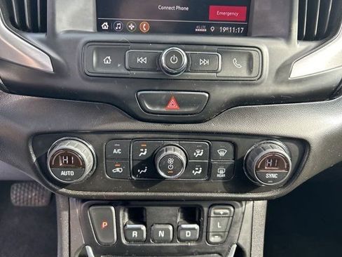 Used 2020 GMC Terrain SLE w/ Driver Convenience Package AWD/4WD image 25
