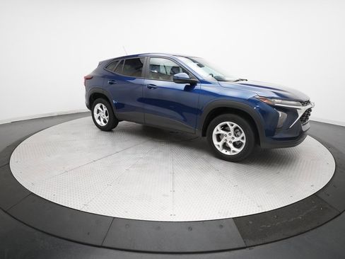 Used 2024 Chevrolet Trax LS w/ LS Convenience Package image 13