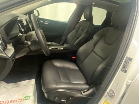 Certified 2025 Volvo XC60 B5 Core image 11