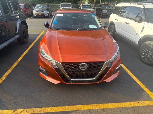 Used 2021 Nissan Altima 2.5 SR w/ SR Premium Package FWD image 10