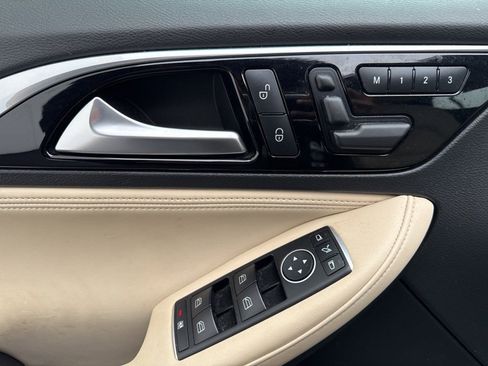 Used 2018 INFINITI QX30 Premium w/ Cargo Package image 10