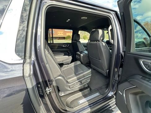 Used 2023 Chevrolet Suburban Premier RWD image 17