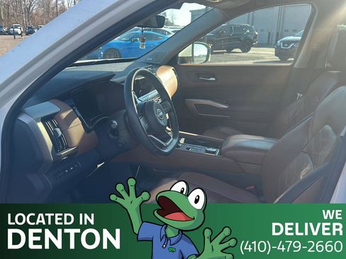 Used 2023 Nissan Pathfinder Platinum image 19