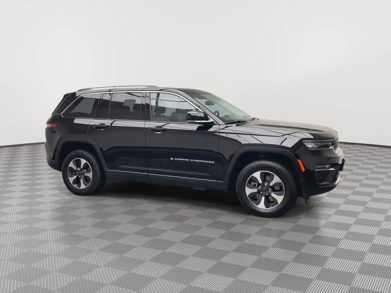 Used 2023 Jeep Grand Cherokee 4WD 4xe image 43