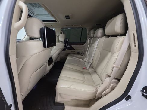 Used 2017 Lexus LX 570 4WD w/ Luxury Package image 20