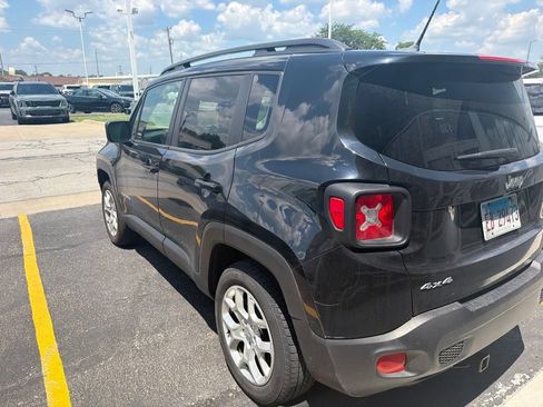 Used 2017 Jeep Renegade Latitude w/ Popular Equipment Group AWD/4WD image 2