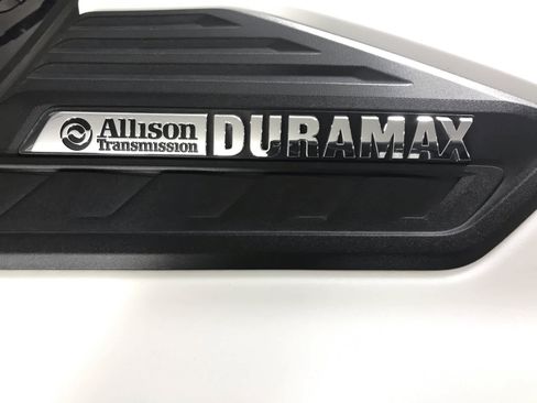 Used 2022 Chevrolet Silverado 2500 High Country w/ Safety Package II image 5