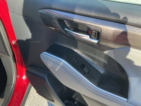 Used 2021 Toyota Highlander Platinum image 24