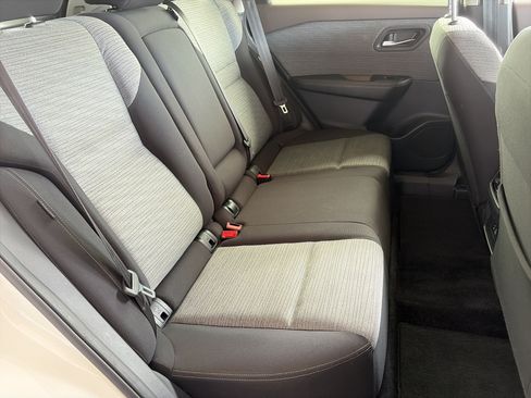 Used 2023 Nissan Rogue SV FWD image 11