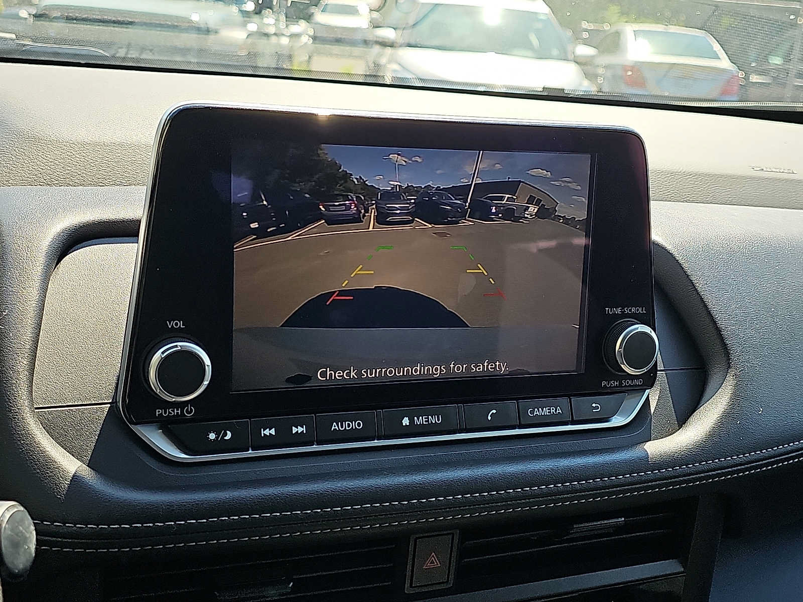 Used 2025 Nissan Rogue S AWD/4WD image 17