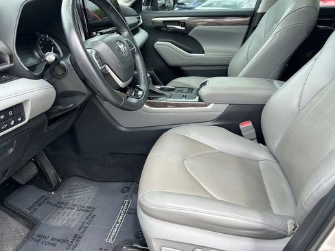 Used 2022 Toyota Highlander Limited image 11