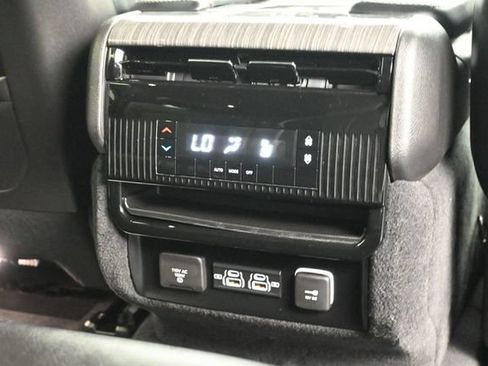 Used 2022 Jeep Wagoneer Series II AWD/4WD image 15