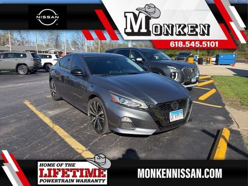 Used 2021 Nissan Altima 2.5 SR w/ SR Premium Package image 1