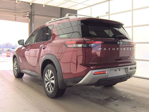 Certified 2024 Nissan Pathfinder SL image 5