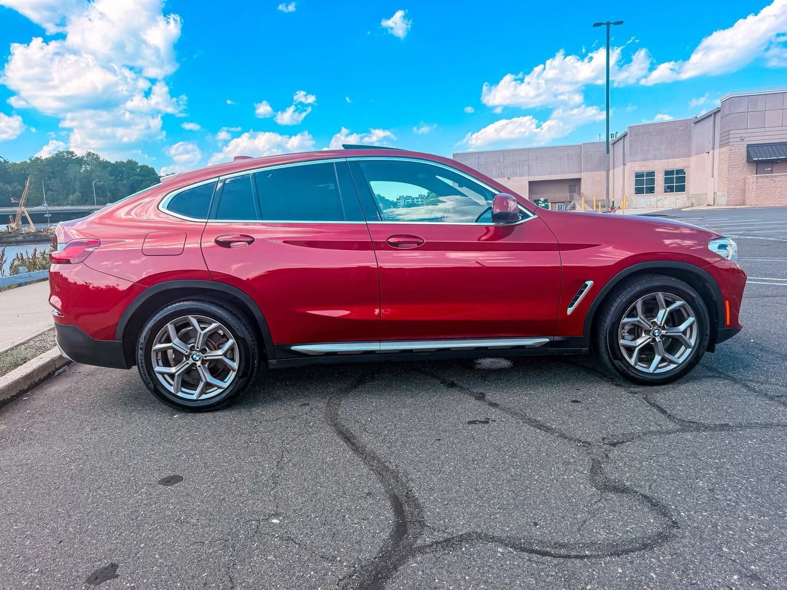 Used 2021 BMW X4 xDrive30i w/ Premium Package AWD/4WD image 7