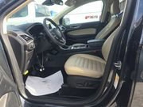 Used 2024 Ford Edge SEL w/ Convenience Package image 2