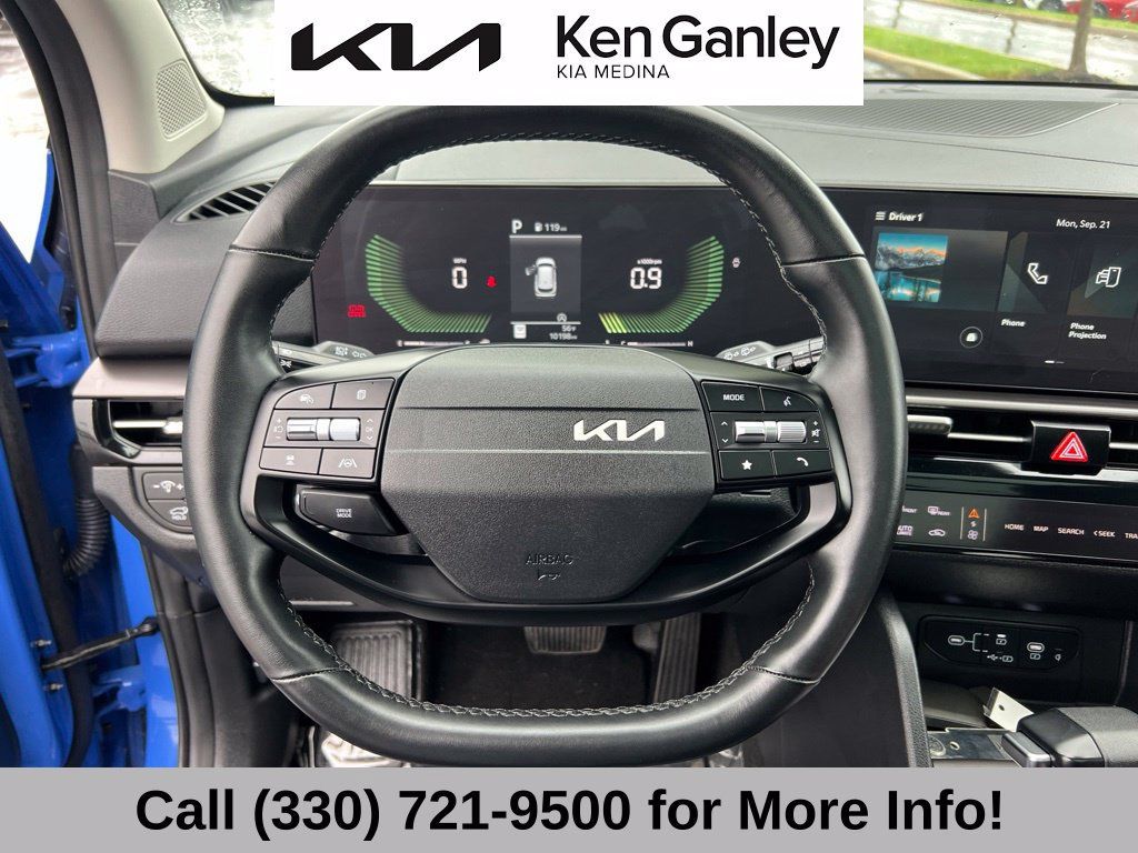Certified 2026 Kia Sportage EX w/ EX Panorama Roof Package FWD image 32