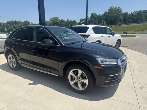 Used 2020 Audi Q5 2.0T Premium w/ Convenience Package AWD/4WD image 2