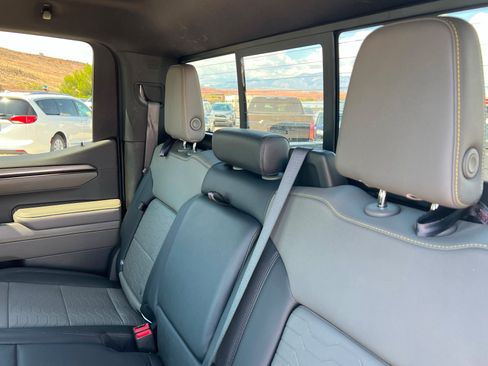 Used 2024 Chevrolet Silverado 1500 ZR2 w/ Technology Package AWD/4WD image 22