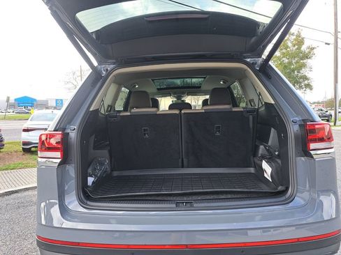 Used 2025 Volkswagen Atlas SEL image 28