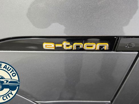 Used 2021 Audi e-tron Premium w/ Convenience Plus Package image 29