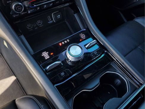 Used 2024 Jeep Grand Cherokee Overland w/ Advanced Protech Group III image 21