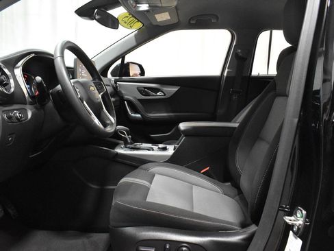 Used 2025 Chevrolet Blazer LT FWD image 3