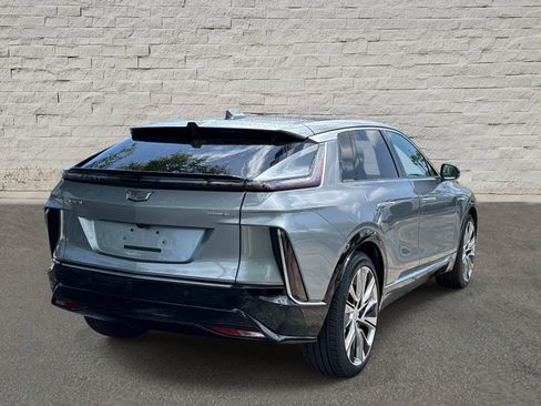 Used 2025 Cadillac Lyriq Luxury w/ LPO, Floor Liner Package AWD/4WD image 5