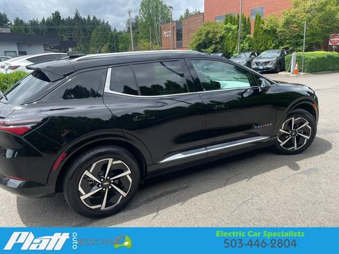 Used 2024 Chevrolet Equinox EV LT FWD image 14