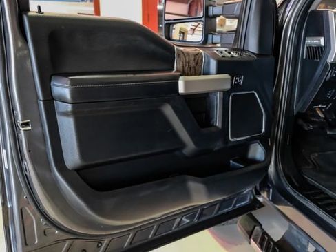 Used 2017 Ford F250 Lariat w/ Lariat Value Package image 41